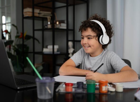 young-kid-painting-with-watercolor